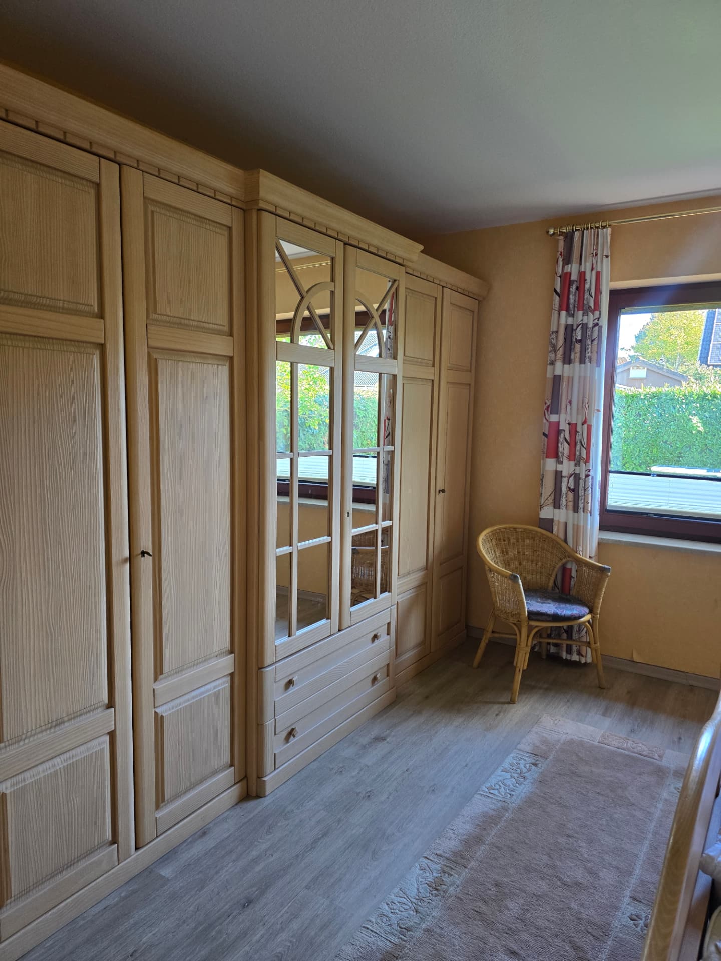 Kleiderschrank mit Spiegeltüren im Schlafzimmer des See Möwe Hauses