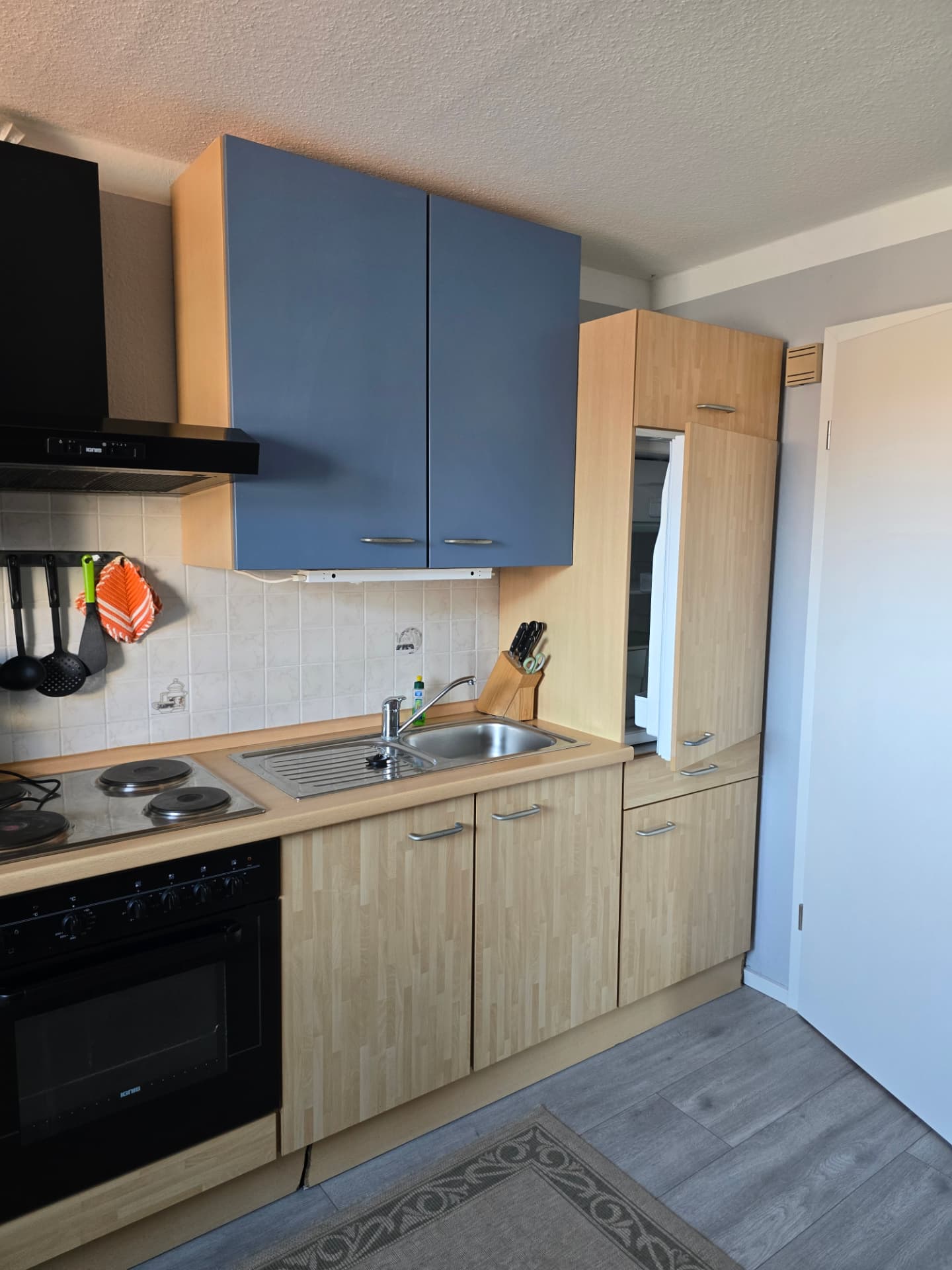 Schlafzimmer mit Ausblick über die Dächer von Burgstaaken