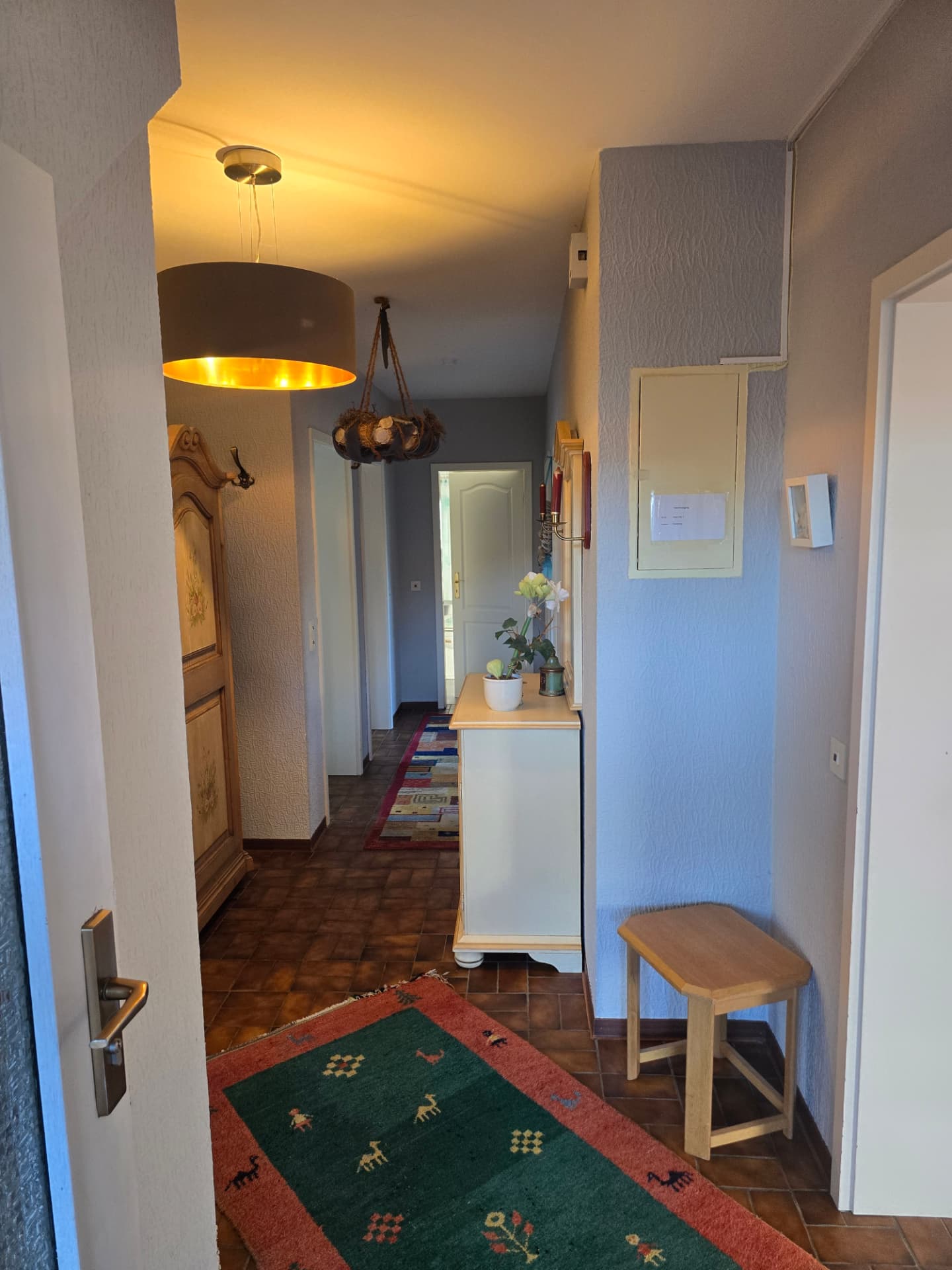 Flur im See Möwe Haus mit Garderobe und Spiegel